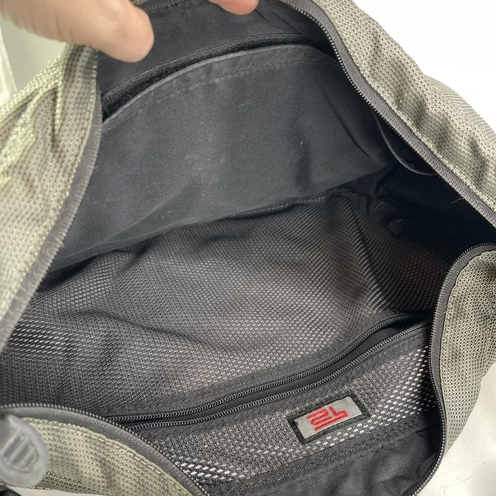 Tumi T3 Messenger Bag Ballistic Nylon Green Expandable 500G